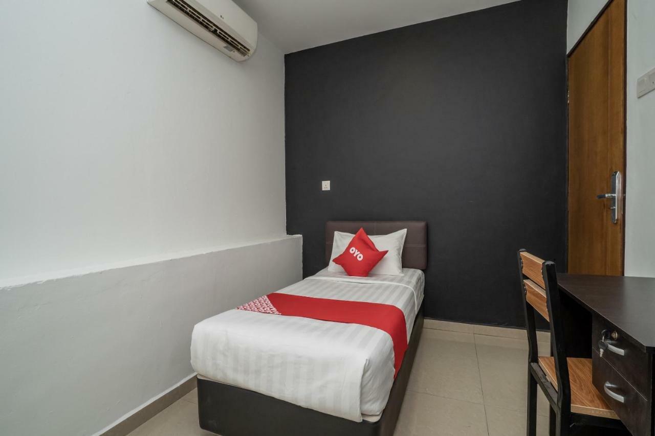 Oyo 1167 Rest And Go Hotel Klang Exterior foto